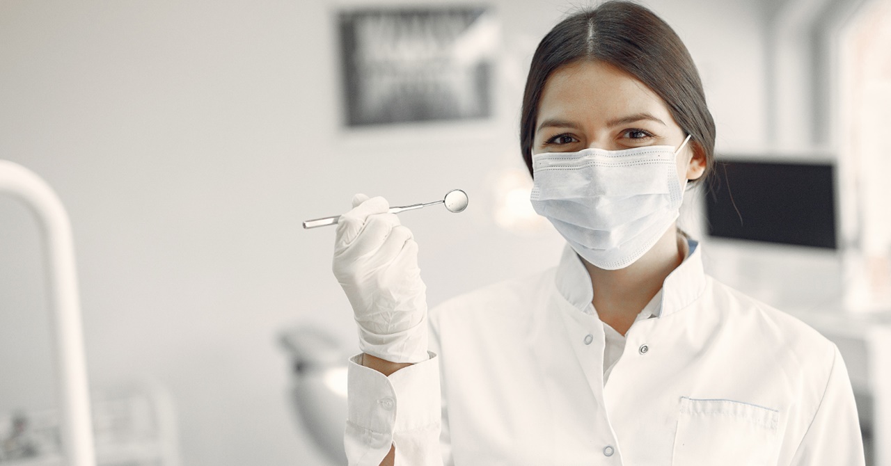 How to Become a Dental Assistant in Canada